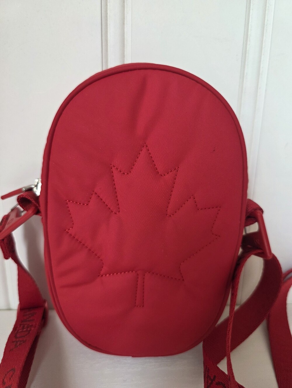 Lululemon Team Canada 22 Future Legacy Crossbody Bag Crimson Red - Picture 2 of 11